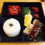 【新村】ひとりご飯が韓国でも楽しめる！お一人様用ポッサムのお店「サウメコス」