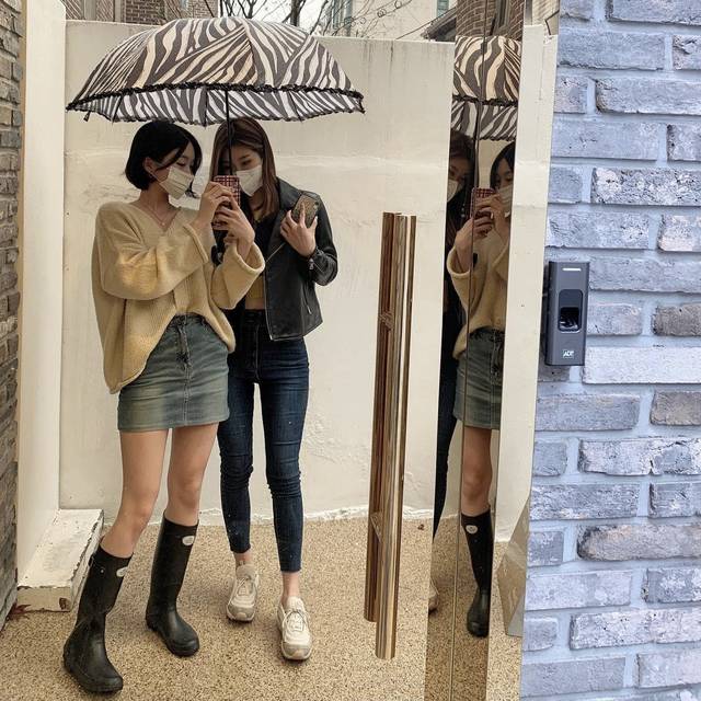 梅雨でもおしゃれに 韓国女子が楽しむ雨の日のファッションアイテムを紹介 韓国トレンド情報 韓国まとめ Joah ジョア