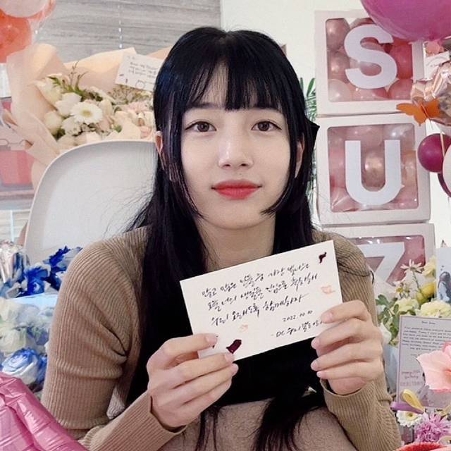 シックだけど可愛い 黒髪ロングが似合う韓国女性アイドル8人 韓国トレンド情報 韓国まとめ Joah ジョア