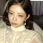 レトロで可愛く♡韓国は最近内巻きヘアが流行中♡